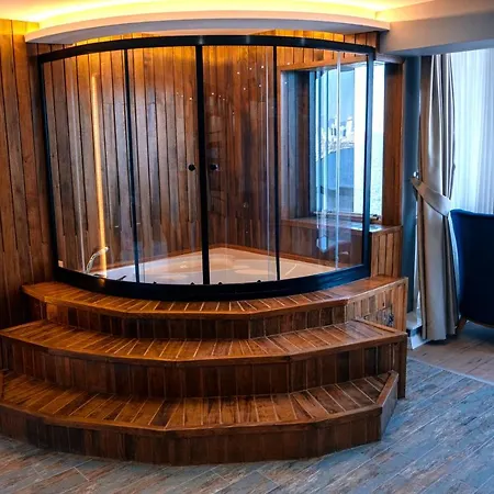 Mira Boutique Hotel *