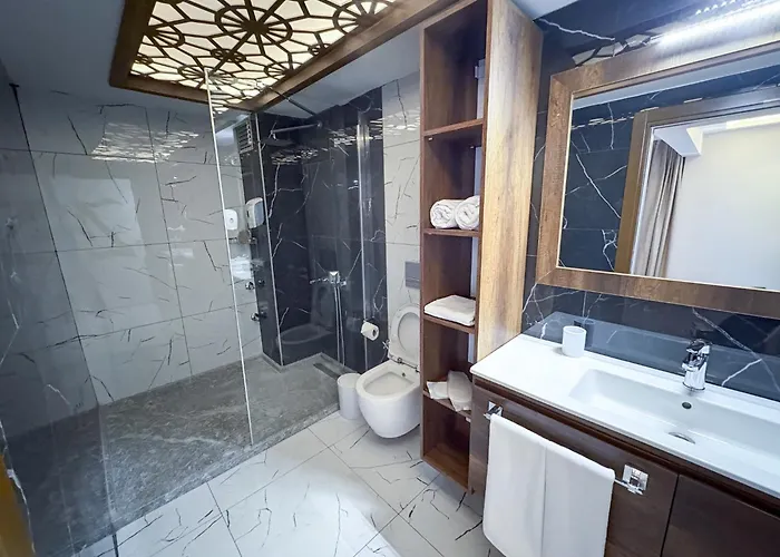 Mira Kuecuekyali Izmir