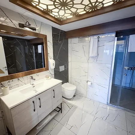 Mira Küçükyalı *