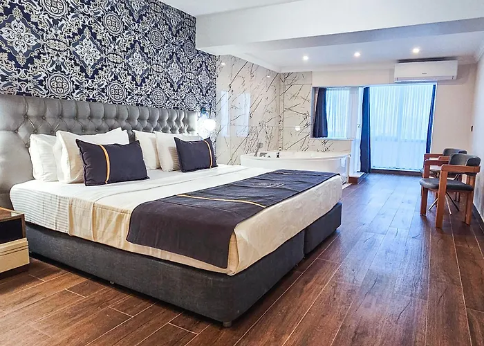 Mira Küçükyalı * Esmirna