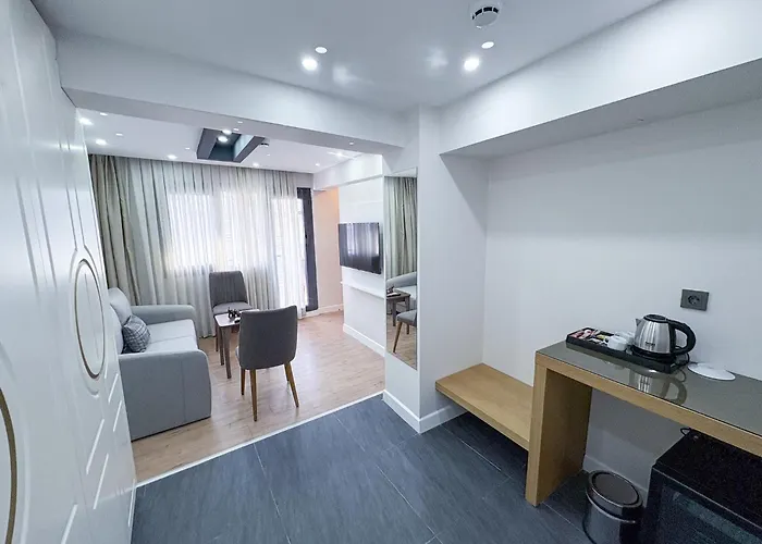 Mira Küçükyalı *