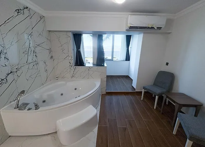 Mira Küçükyalı * Esmirna