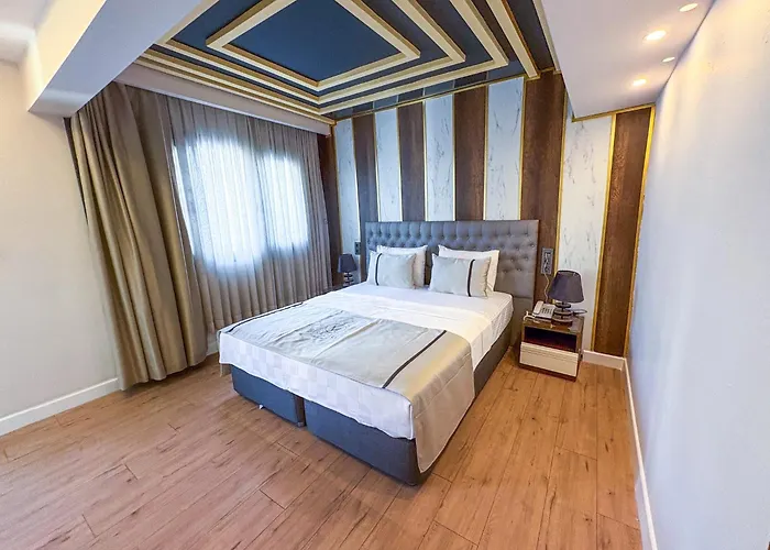 Mira Küçükyalı Esmirna